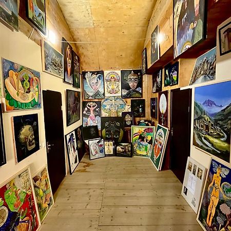 Hotel Gamarjoba Guest And Art House Ushguli Exterior foto
