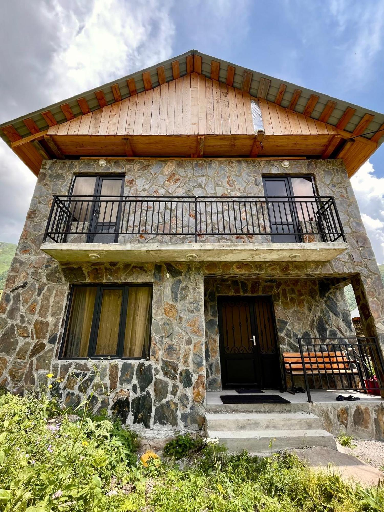 Hotel Gamarjoba Guest And Art House Ushguli Exterior foto