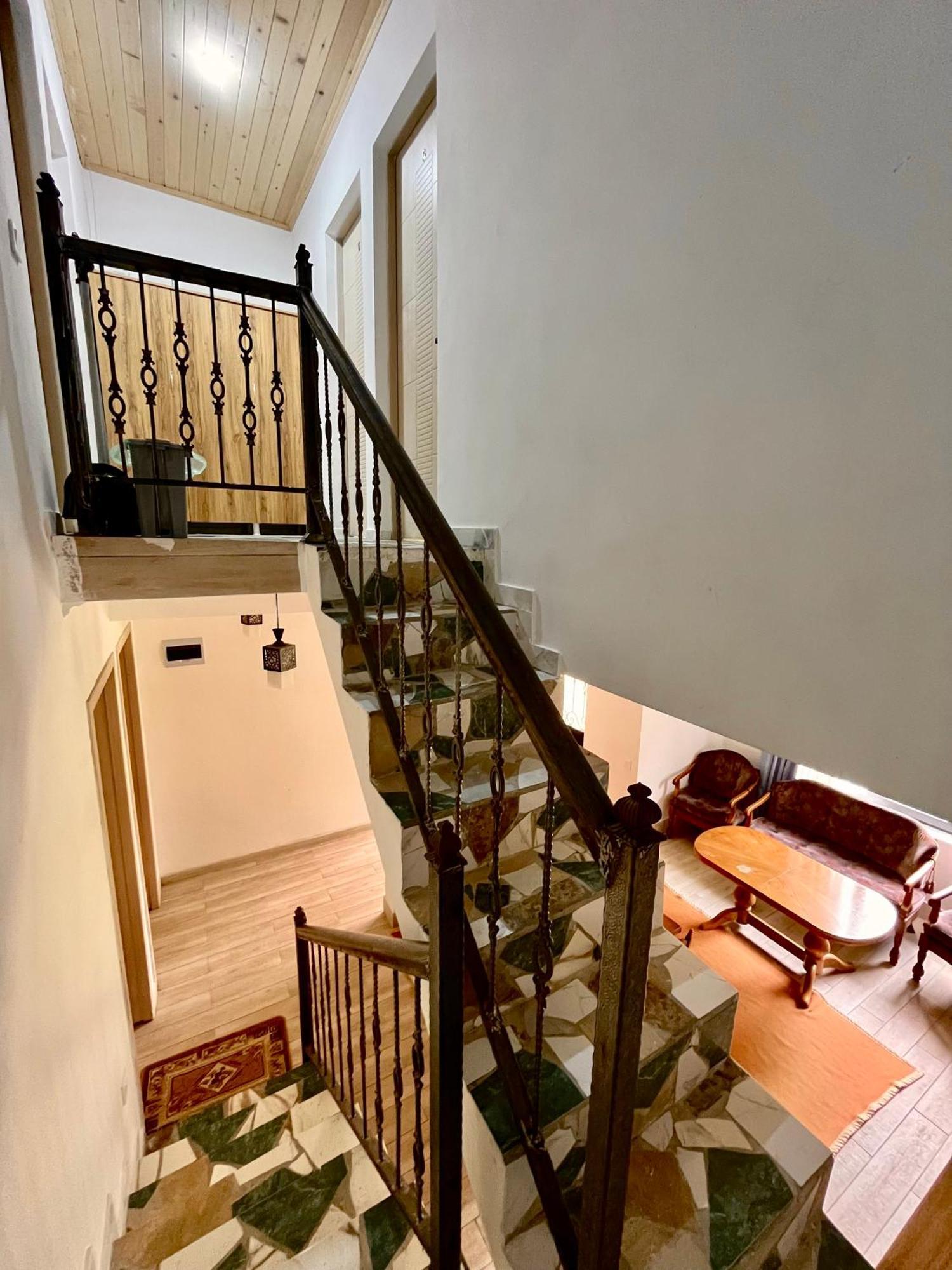 Hotel Gamarjoba Guest And Art House Ushguli Exterior foto