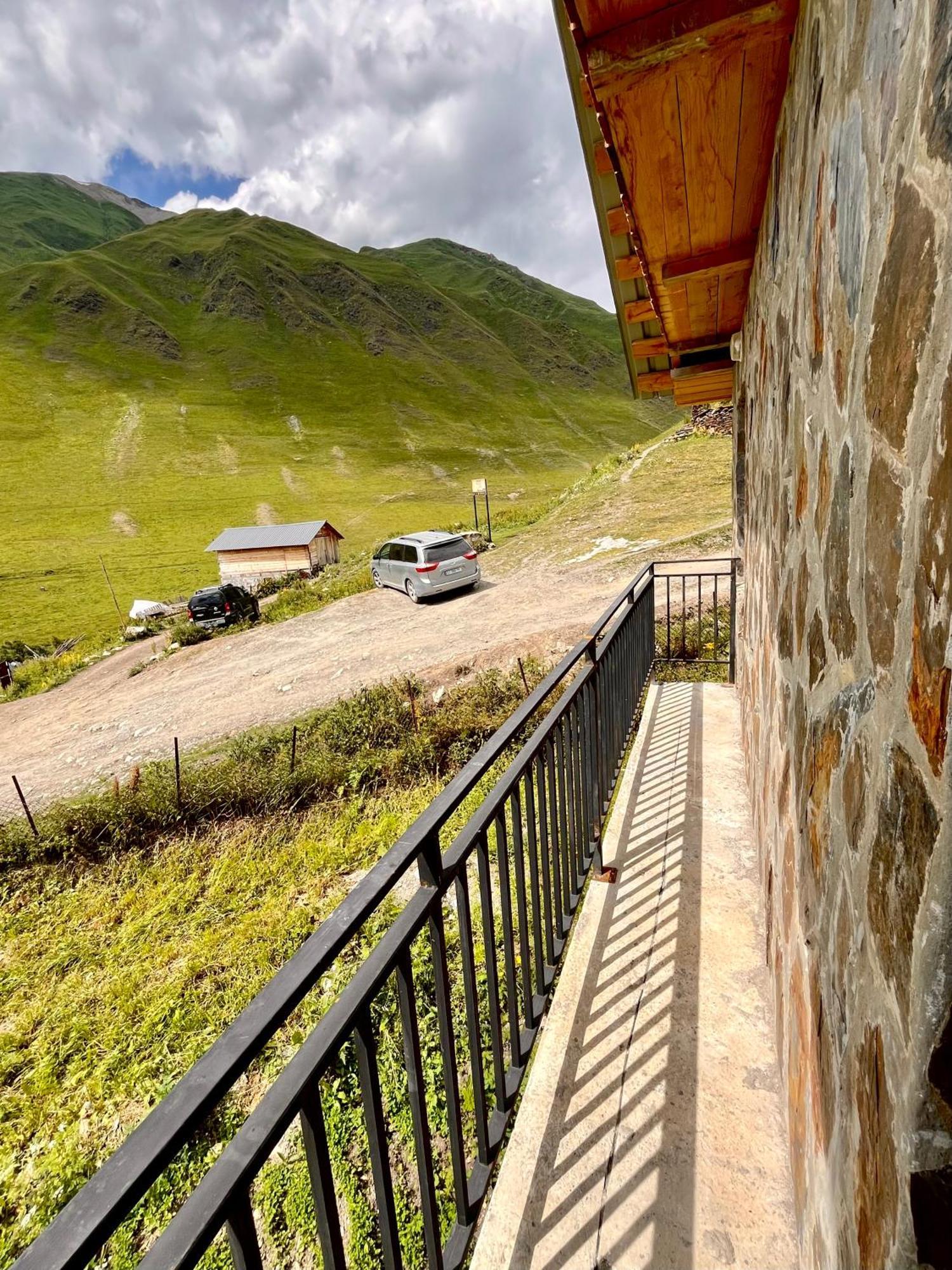 Hotel Gamarjoba Guest And Art House Ushguli Exterior foto