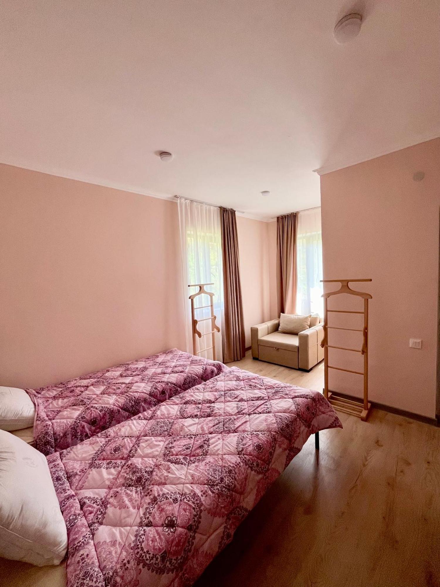 Hotel Gamarjoba Guest And Art House Ushguli Exterior foto